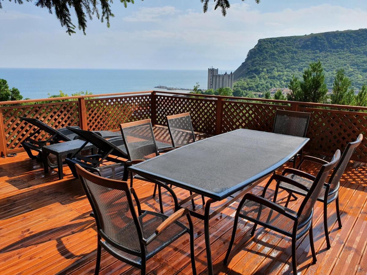 Villa Dechkoni Kavarna Exteriör bild
