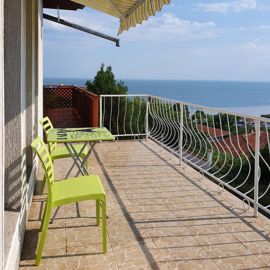 Villa Dechkoni Kavarna Exteriör bild