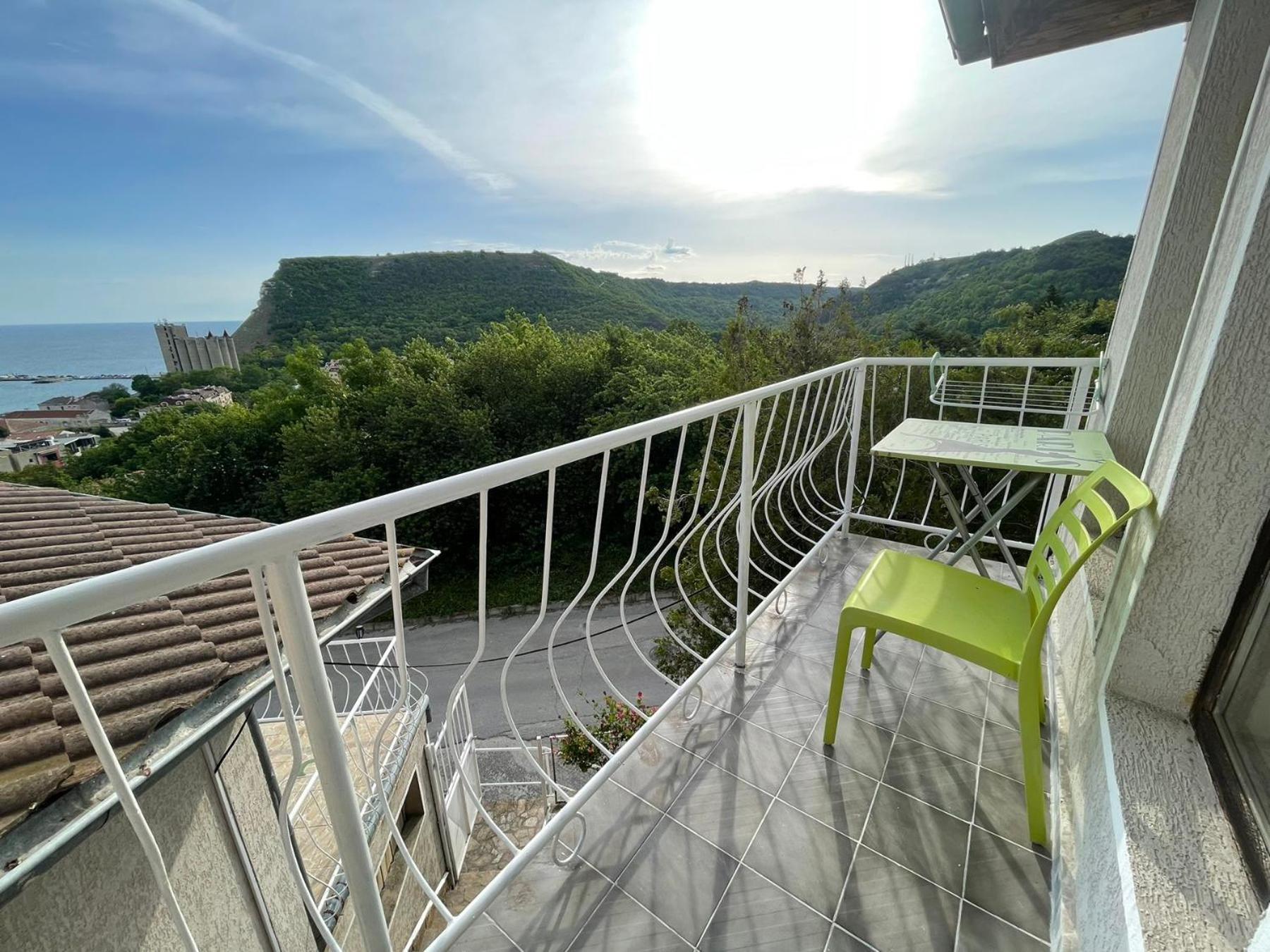 Villa Dechkoni Kavarna Exteriör bild